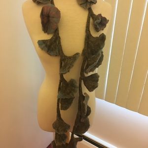 Windhorse Unique Handmade, Woolen Flower Scarf